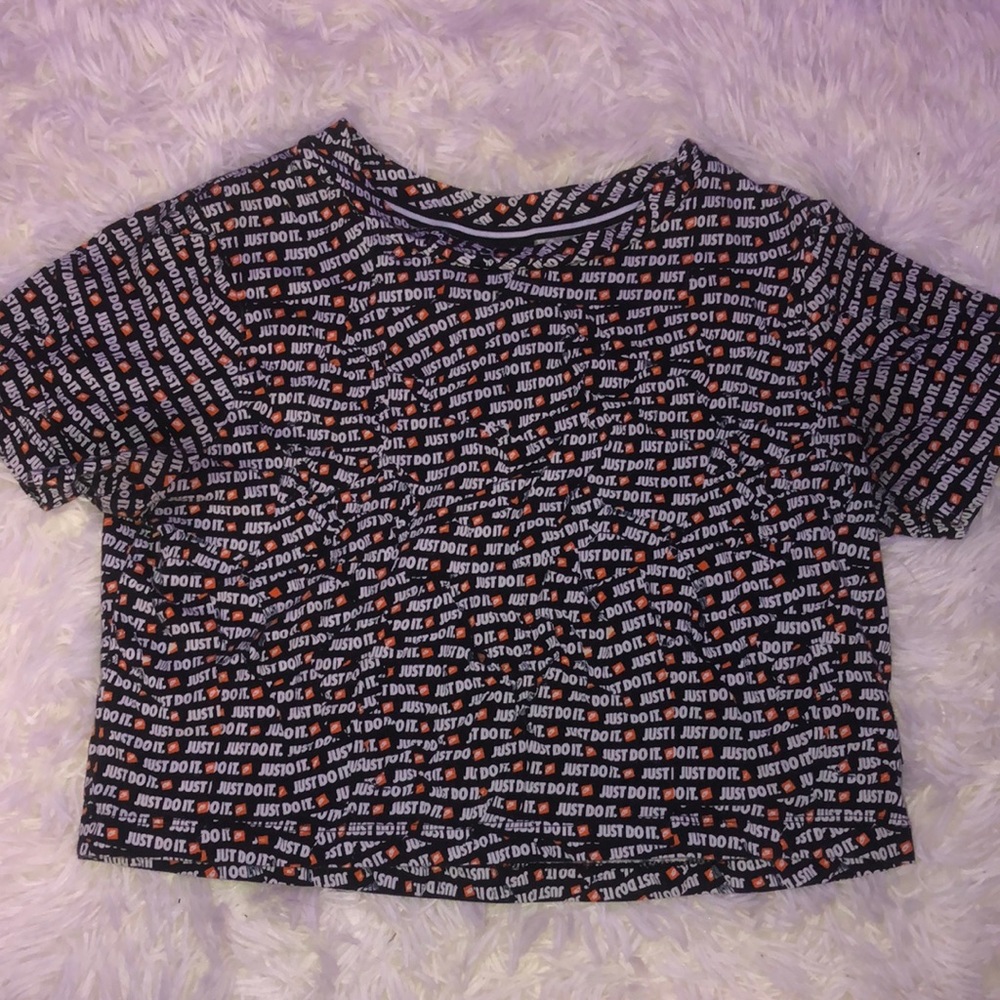 Cropped “Just Do It” Nike T-shirt
